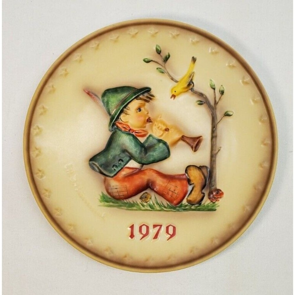 Hummel Goebel Boy Flute Bird Tree 1979 Bas Relief 9th Annual Plate 272